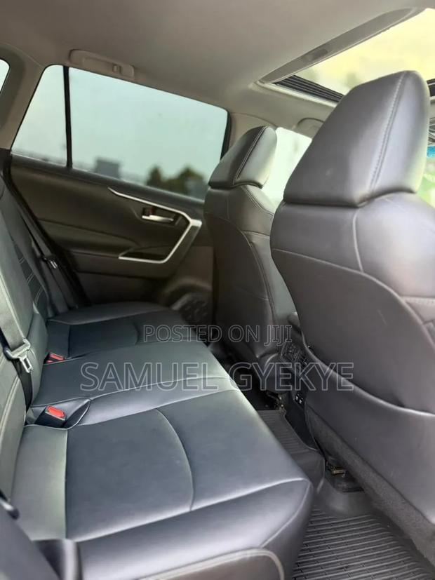 Toyota RAV4 2020 Blue