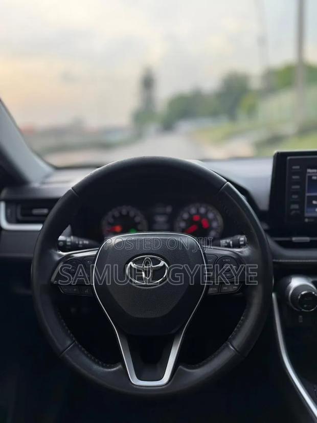 Toyota RAV4 2020 Blue