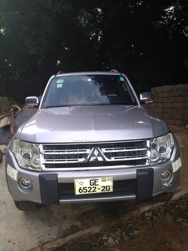 Mitsubishi Pajero 2010 Silver