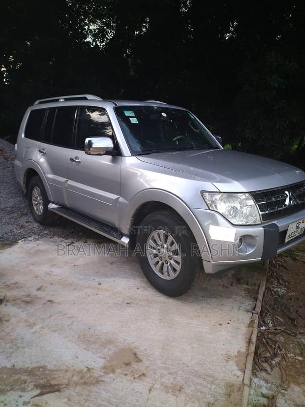 Mitsubishi Pajero 2010 Silver