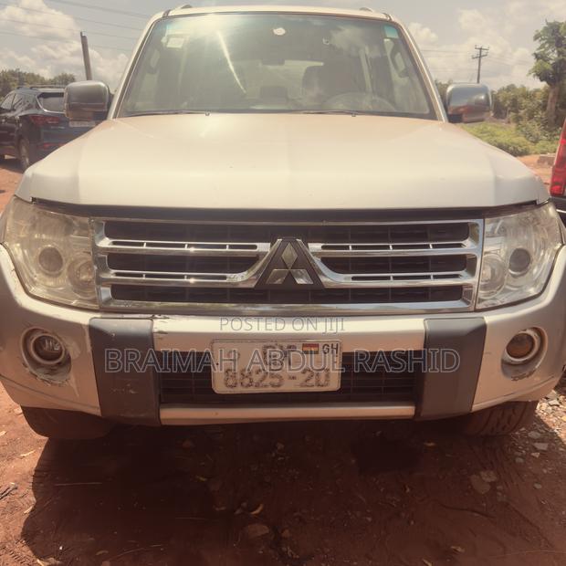 Mitsubishi Pajero 2010 Silver