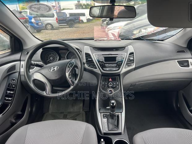 Hyundai Elantra SE 4dr Sedan (1.8L 4cyl 6M) 2015 Silver