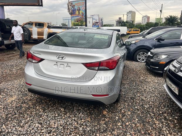 Hyundai Elantra SE 4dr Sedan (1.8L 4cyl 6M) 2015 Silver