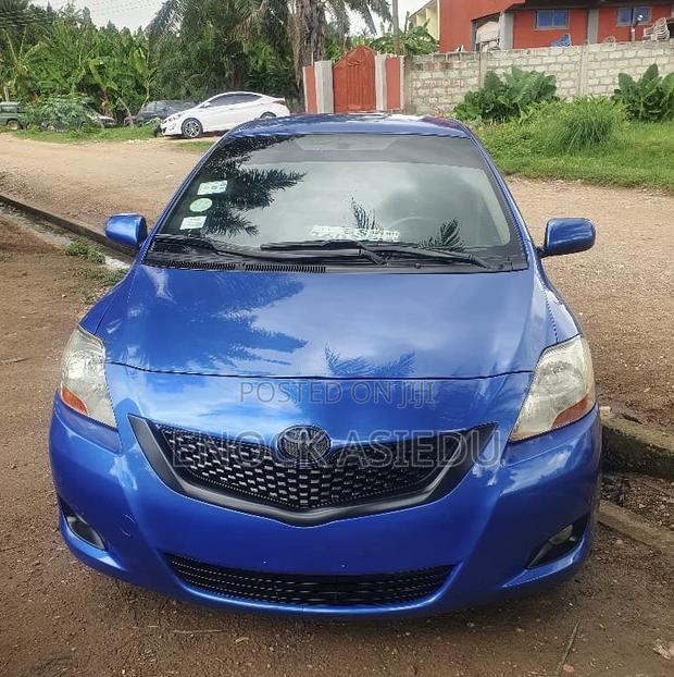 Toyota Yaris Base Sedan 4dr 2011 Blue