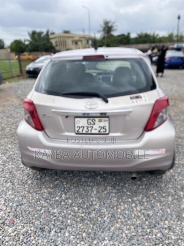 Toyota Vitz 2013 Silver