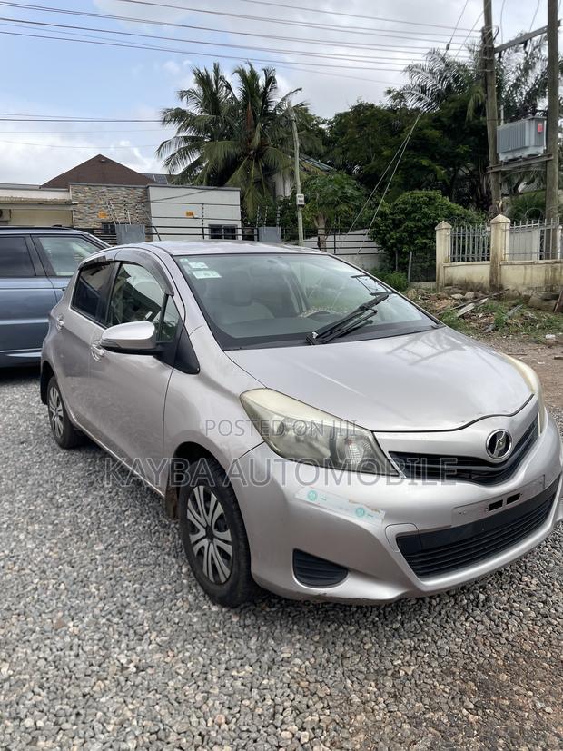 Toyota Vitz 2013 Silver