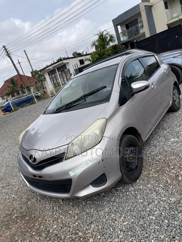 Toyota Vitz 2013 Silver