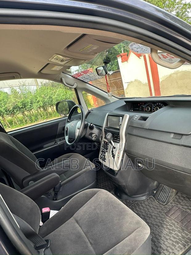 Toyota Voxy 2011 Black