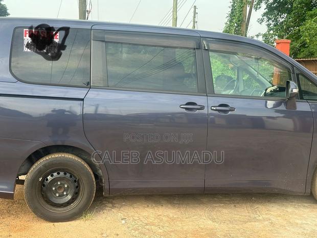 Toyota Voxy 2011 Black