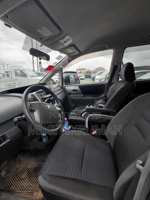 Toyota Voxy 2010 Black