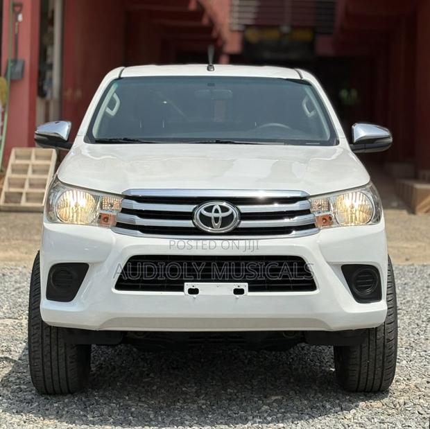 Toyota Hilux 2018 White