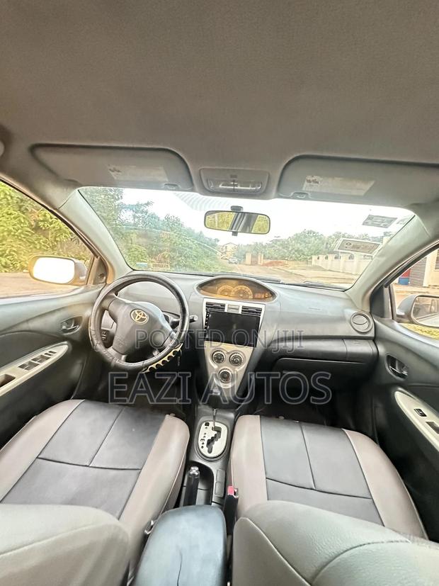 Toyota Yaris 2010 Silver