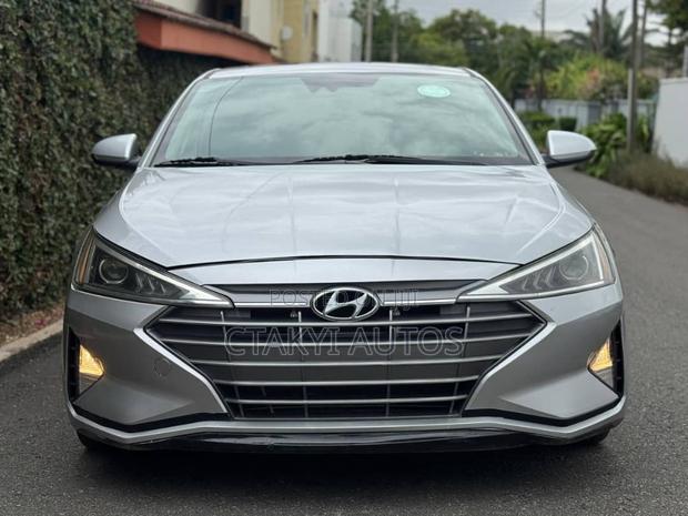 Hyundai Elantra 2020 Silver