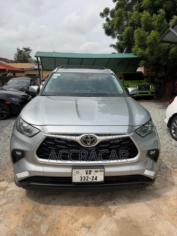 Toyota Highlander XLE 2022 Silver