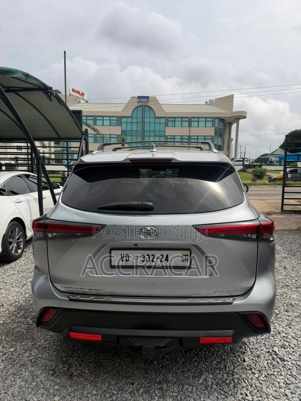 Toyota Highlander XLE 2022 Silver