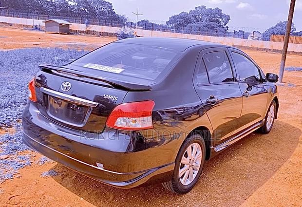 Toyota Yaris 2012 Black