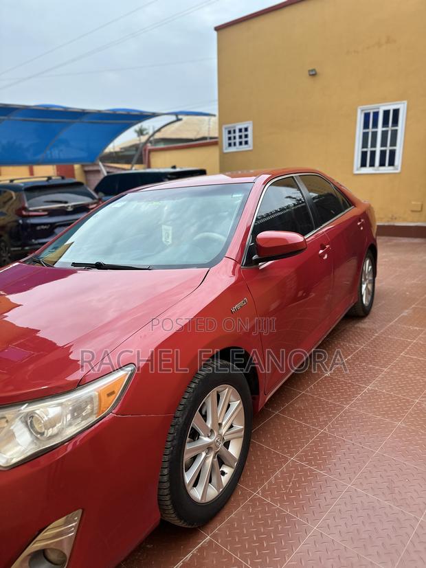 Toyota Camry XLE 4dr Sedan (2.5L 4cyl 6A) 2013 Red