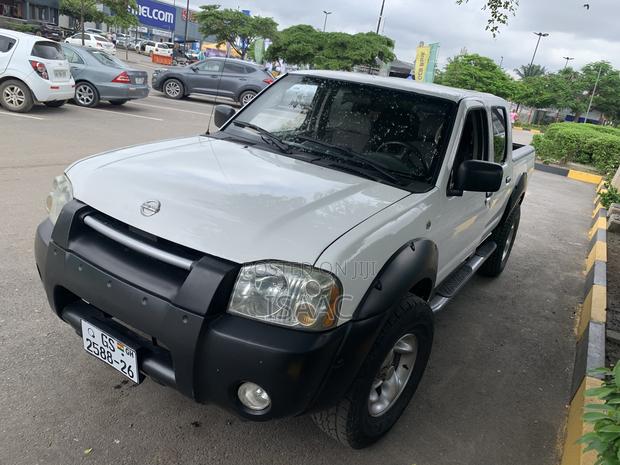 Nissan Frontier 2009 White