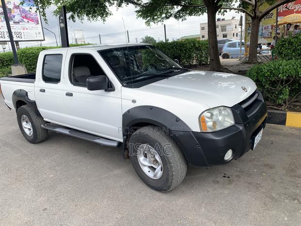 Nissan Frontier 2009 White