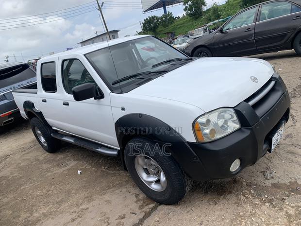 Nissan Frontier 2009 White
