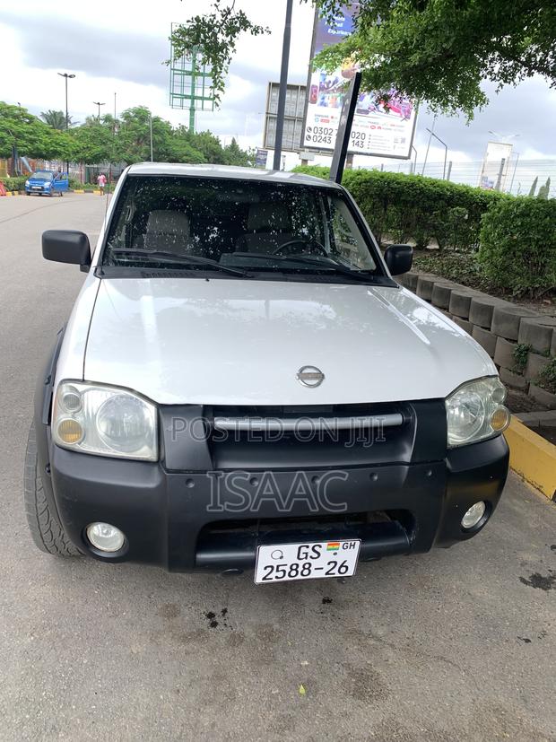 Nissan Frontier 2009 White