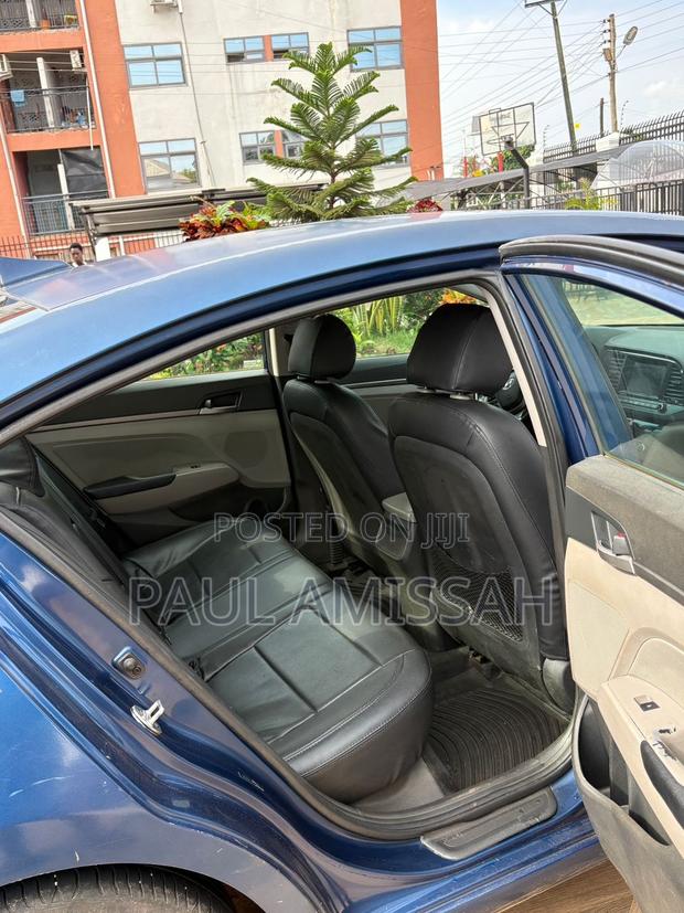 Hyundai Elantra Sport Sedan FWD (1.6L 4cyl 6M) 2017 Blue