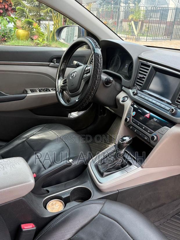 Hyundai Elantra Sport Sedan FWD (1.6L 4cyl 6M) 2017 Blue