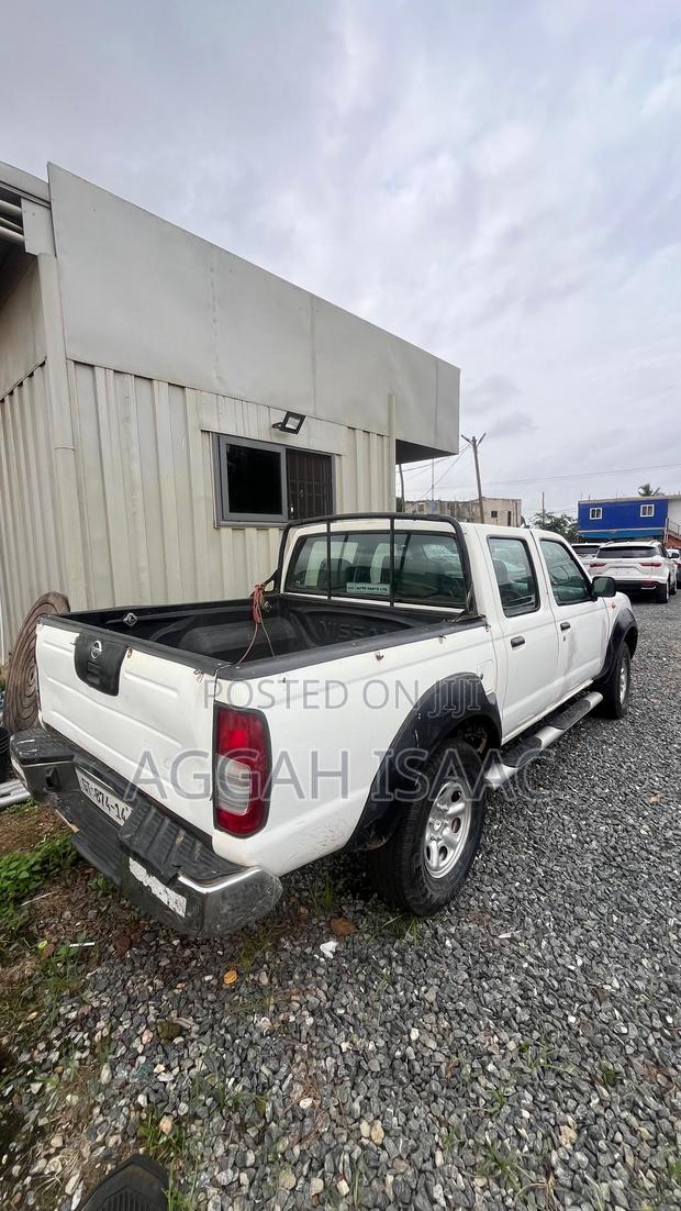 Nissan Hardbody 2014 White