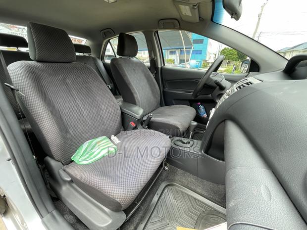 Toyota Yaris Base Sedan 4dr 2010 Silver