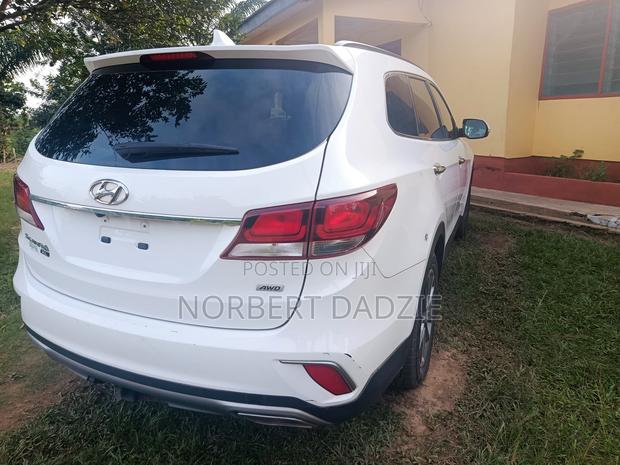 Hyundai Santa Fe 2019 White