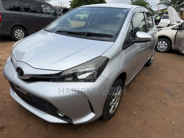 Toyota Vitz 1.3 AWD 5dr 2014 Silver
