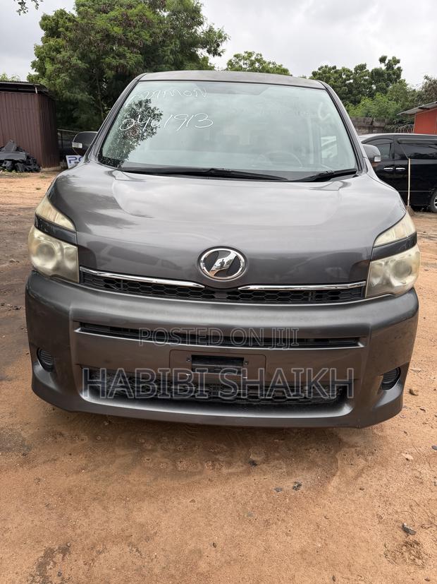 Toyota Voxy 2011 Gray