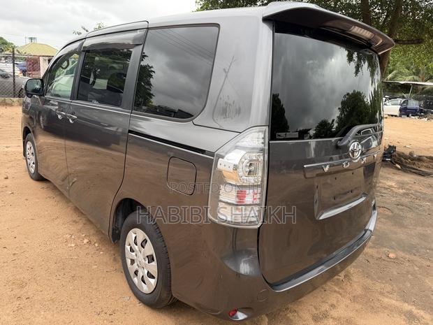 Toyota Voxy 2011 Gray