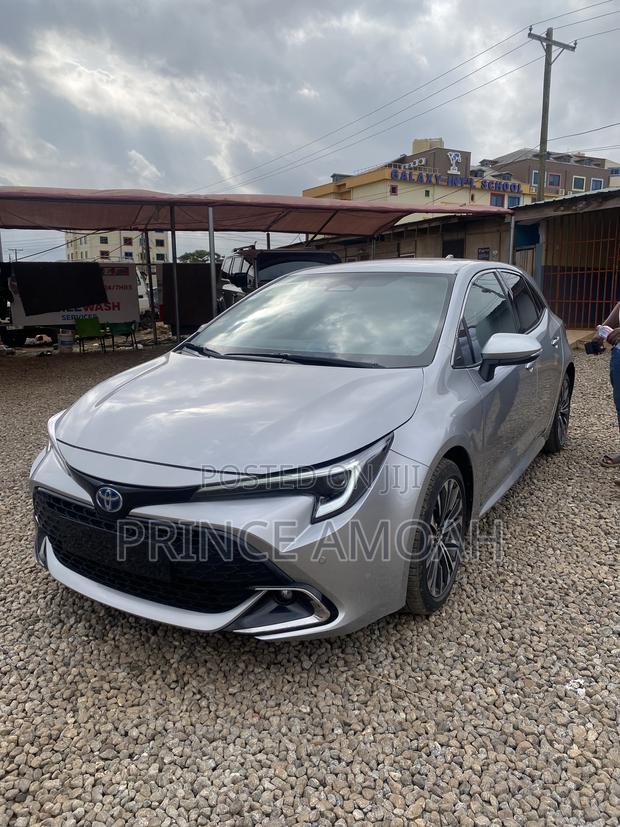 New Toyota Corolla LE 2024 Silver