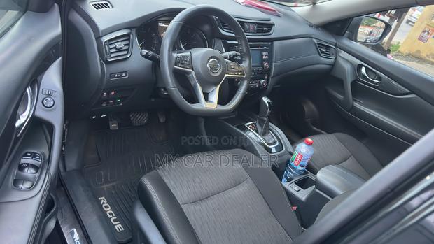 Nissan Rogue SV AWD 2018 Black