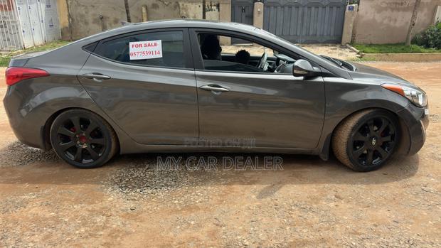 Hyundai Elantra GLS Sedan FWD (1.8L 4cyl 6M) 2013 Gray