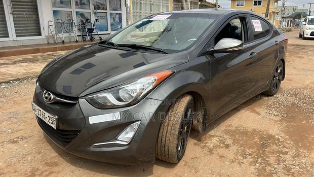 Hyundai Elantra GLS Sedan FWD (1.8L 4cyl 6M) 2013 Gray
