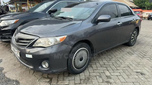 Toyota Corolla LE 4dr Sedan (1.8L 4cyl 4A) 2013 Gray