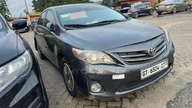 Toyota Corolla LE 4dr Sedan (1.8L 4cyl 4A) 2013 Gray