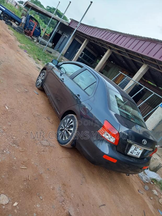 Toyota Yaris 2010 Gray