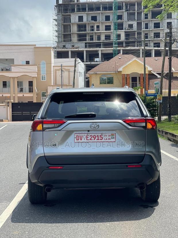 Toyota RAV4 2023 Silver