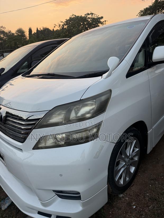 Toyota Alphard 2.4 Petrol AWD 2010 White