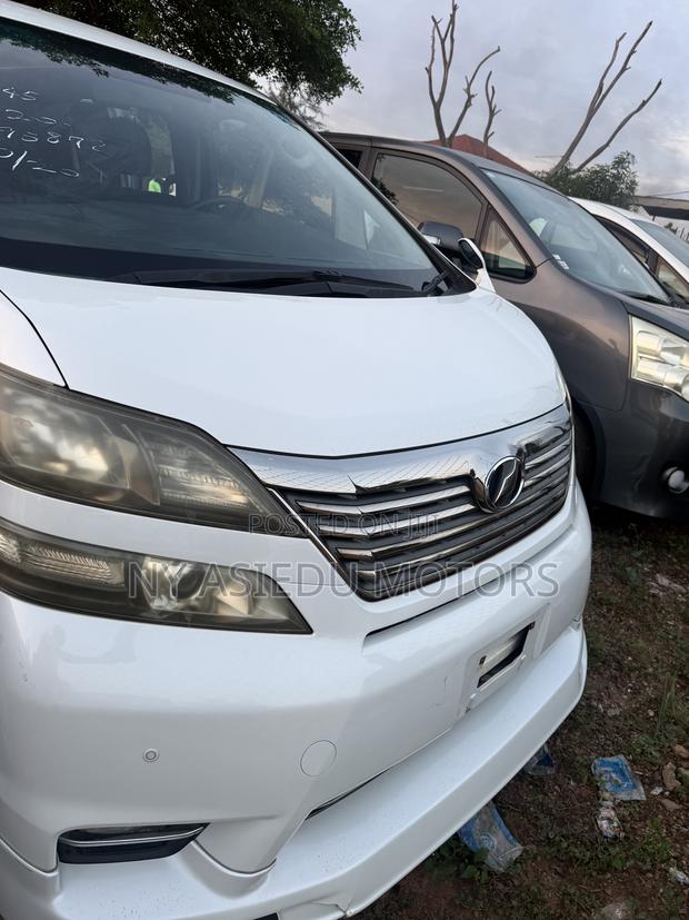 Toyota Alphard 2.4 Petrol AWD 2010 White