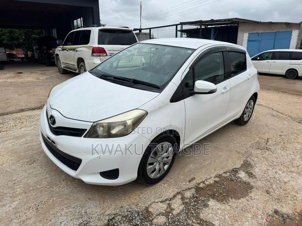 Toyota Vitz 2011 White