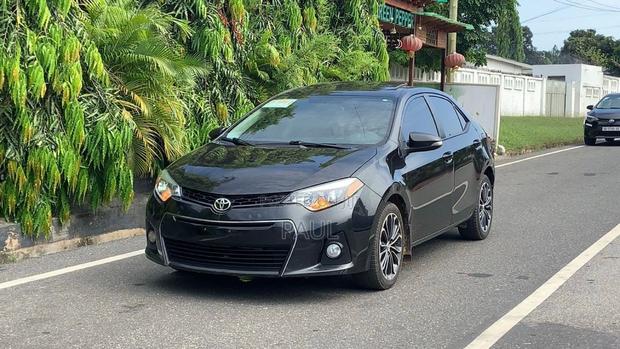 Toyota Corolla S w/Special Edition Pkg (1.8L 4cyl CVT) 2016 Black