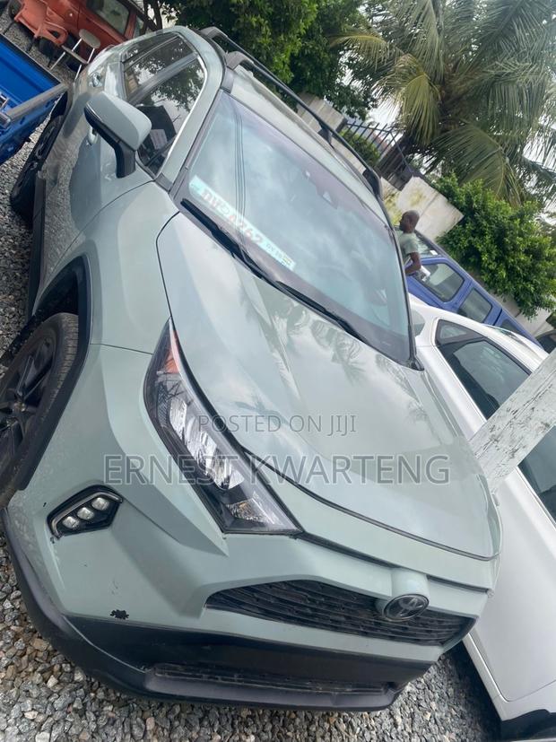 Toyota RAV4 XLE Premium 2022 Beige