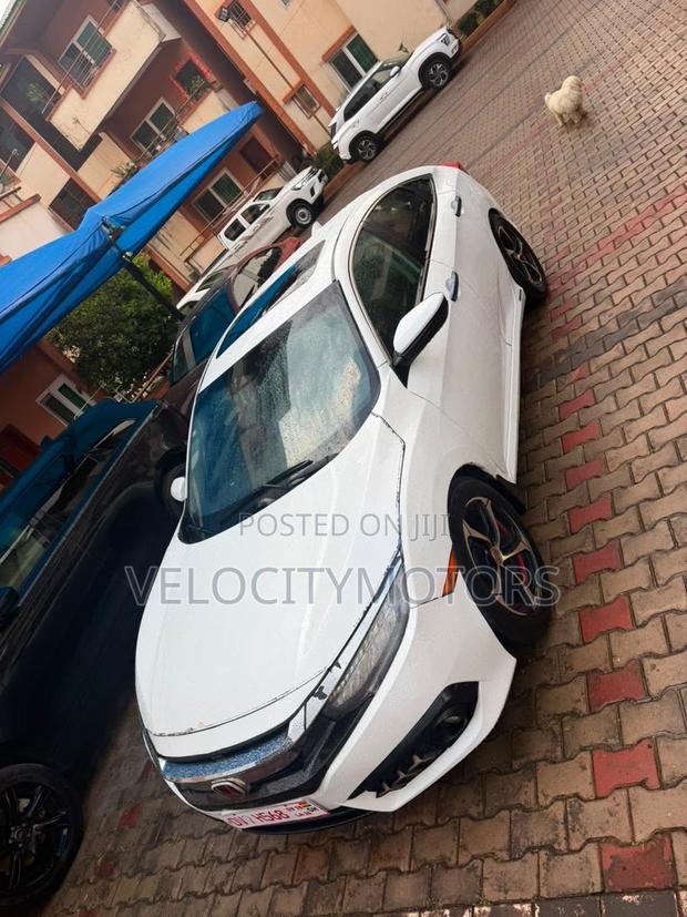 Honda Civic EX-L 4dr Sedan (1.5L 4cyl) 2017 White