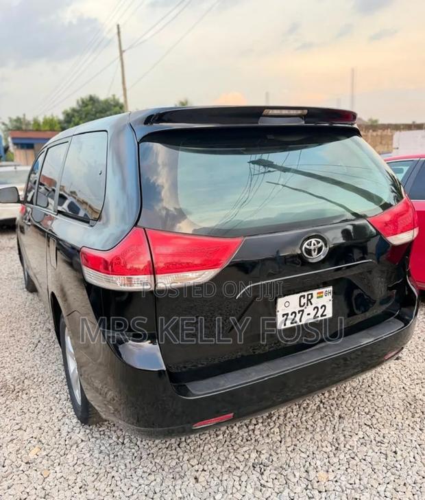 Toyota Sienna 2013 Black