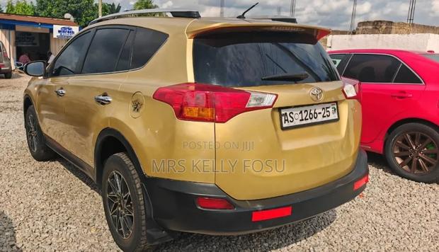 Toyota RAV4 2014 Gold