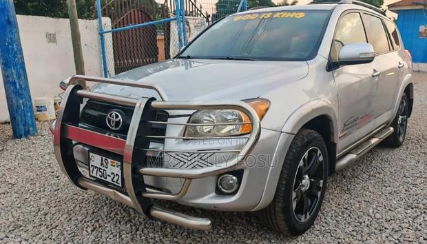 Toyota RAV4 2011 Silver